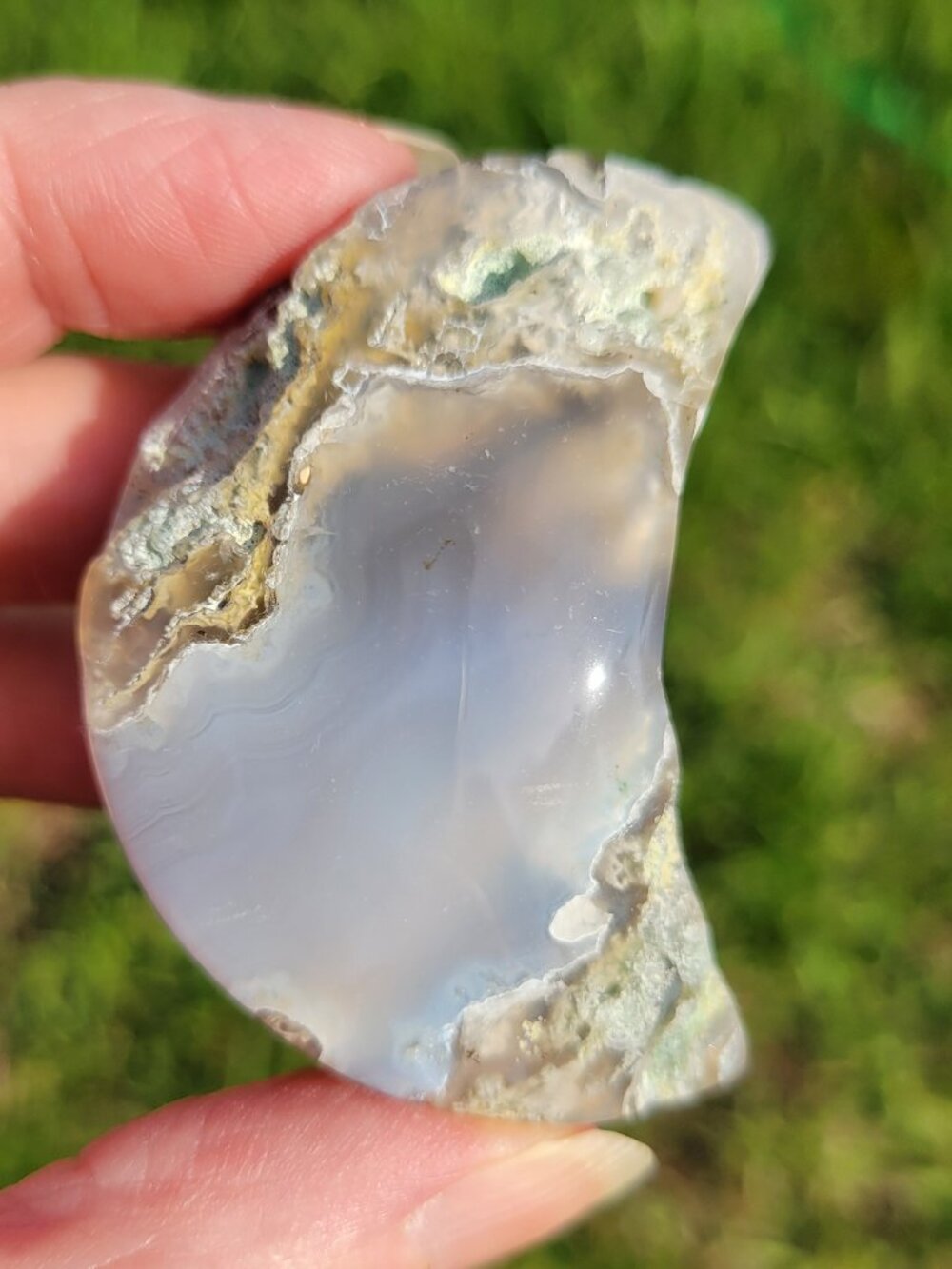 Moss Agate Moon Palm Stone  (MA900)